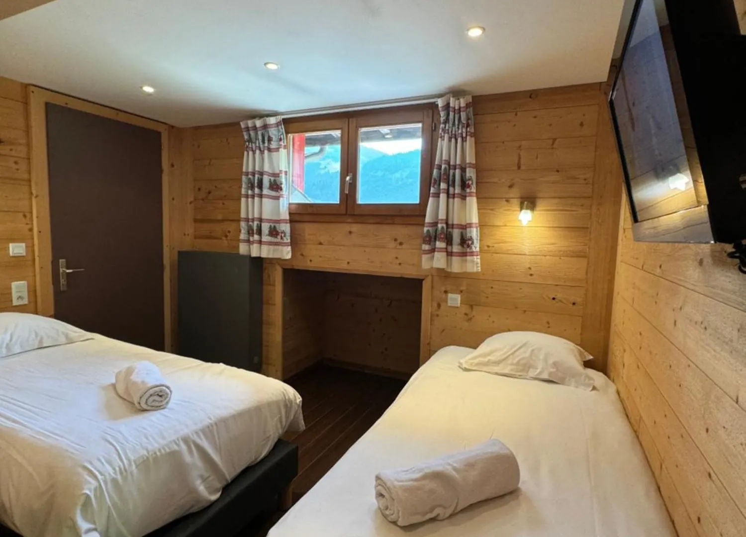 ***  Le Schuss Otel Châtel Fransa